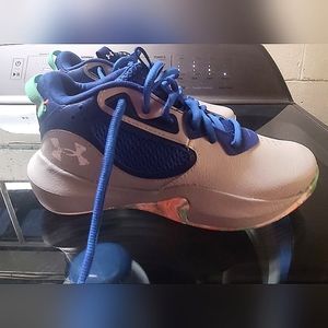 NWT Youth 3.5 Under Armour Basketball Sneakers
